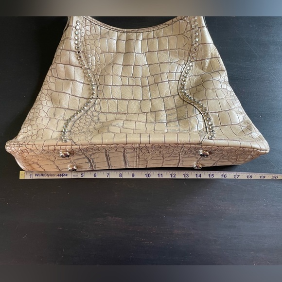 Raviani Croc Embossed Leather Cream w/Silver Swarovski Crystals - Picture 13 of 16